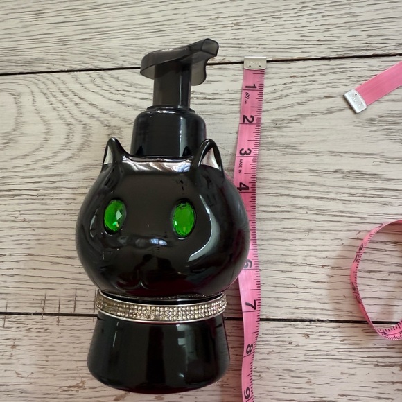 Bath & Body Works Halloween Cat Soap Dispenser - Black and Green NWT - Picture 8 of 8
